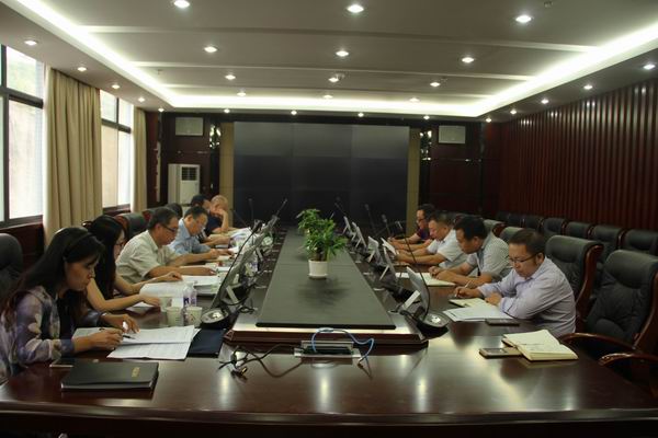 座谈会.jpg